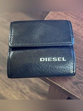 Diesel EUC Unisex Black Leather Change Purse Snapping Flap Closure